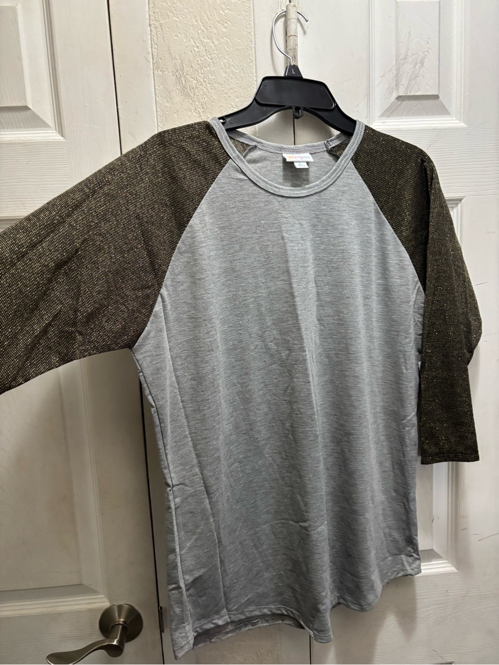 LuLaRoe Gray Tee with Metallic Olive-Gold Sleeves - Picture 4 of 7